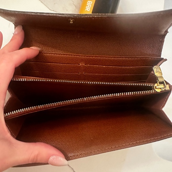 Authentic Louis Vuitton, that’s been refurbished and wallet - Picture 12 of 16